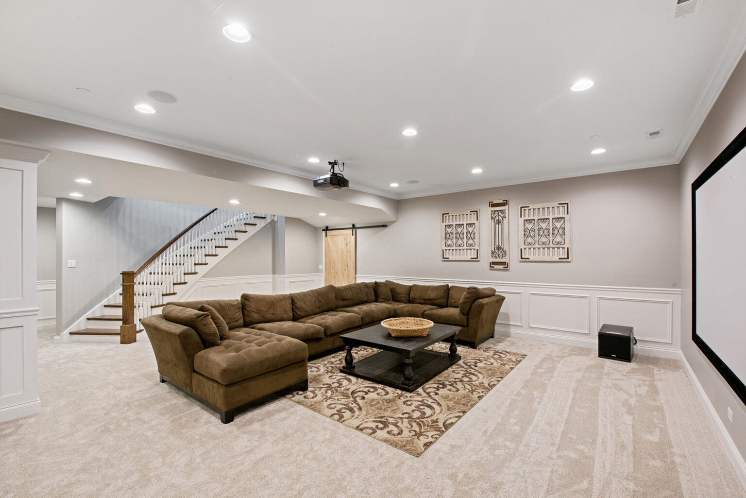 Freshly painted bright living room in an Atlanta home